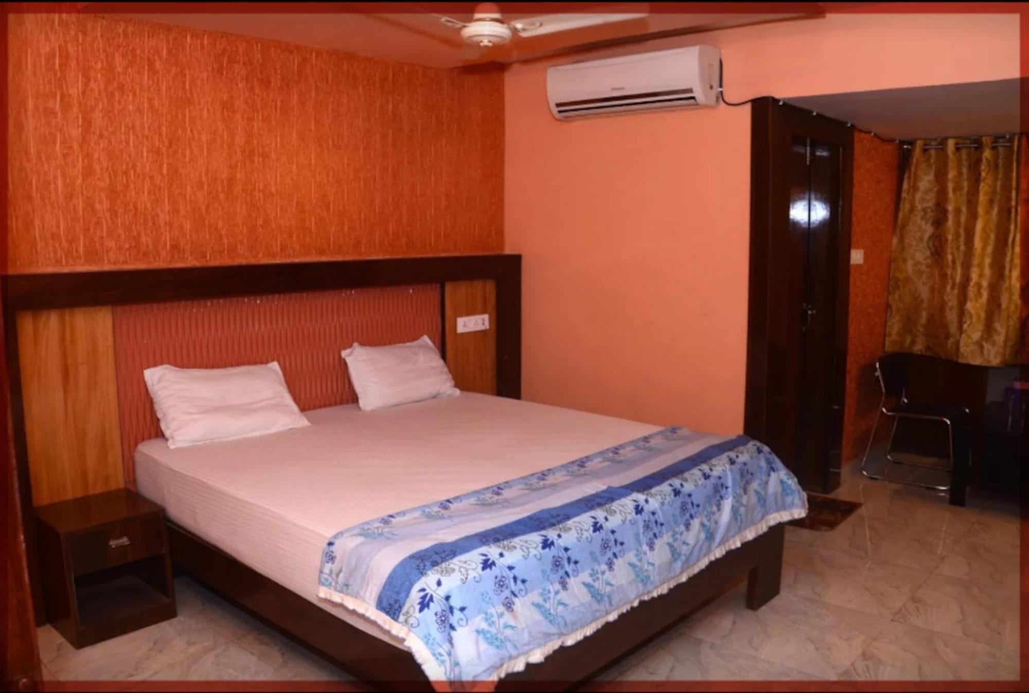 Hotel Swastik Guest House Varanasi - Perfect Location And Comfortable Room Exterior photo
